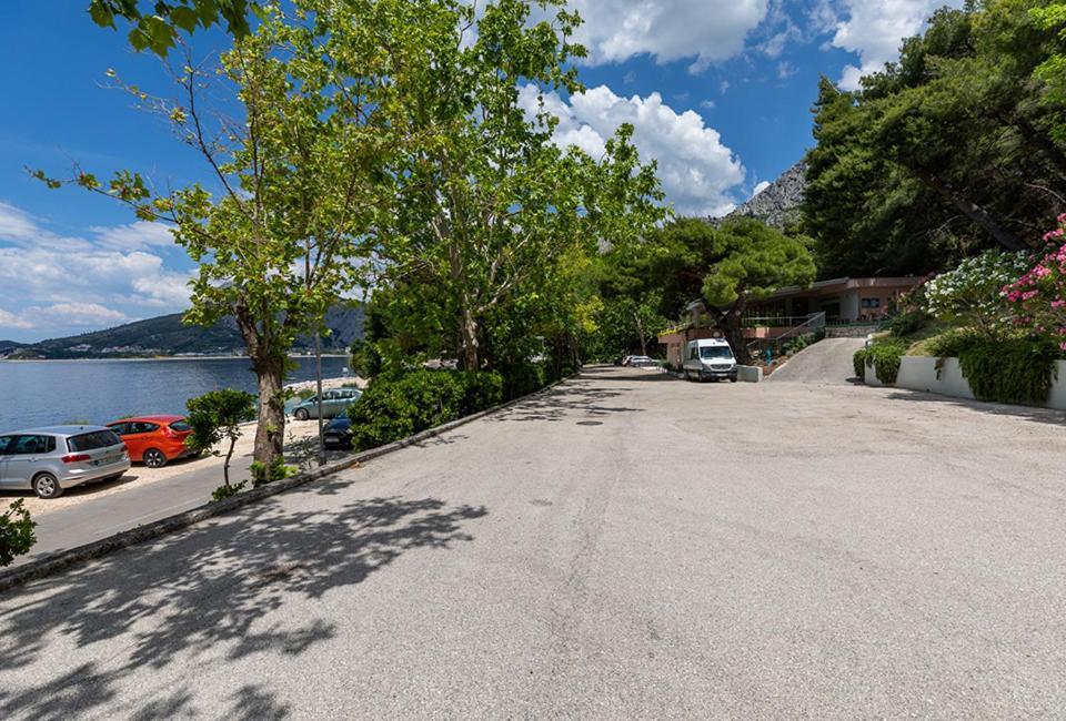 Tourist Settlement Brzet 호텔 오미스 외부 사진