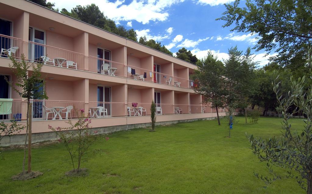 Tourist Settlement Brzet 호텔 오미스 외부 사진