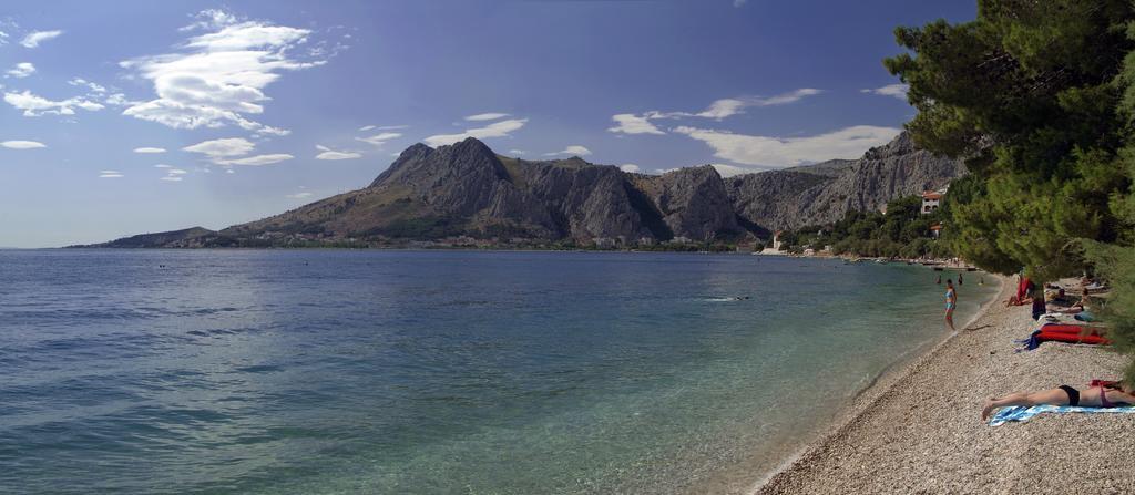 Tourist Settlement Brzet 호텔 오미스 외부 사진