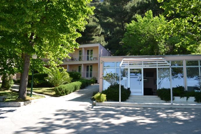 Tourist Settlement Brzet 호텔 오미스 외부 사진