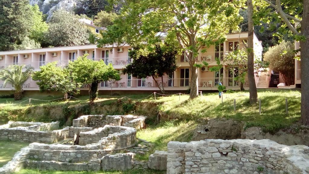 Tourist Settlement Brzet 호텔 오미스 외부 사진