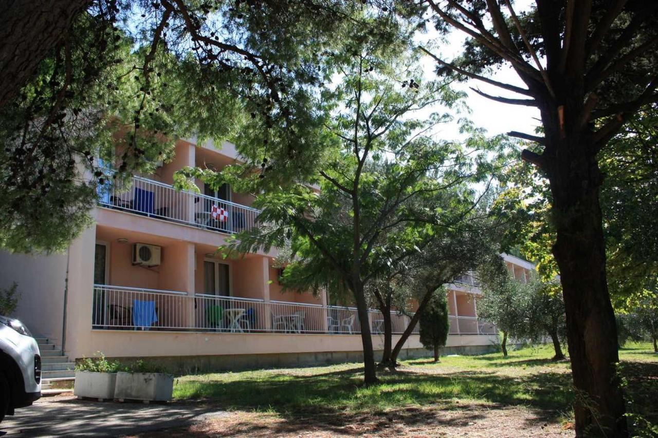 Tourist Settlement Brzet 호텔 오미스 외부 사진